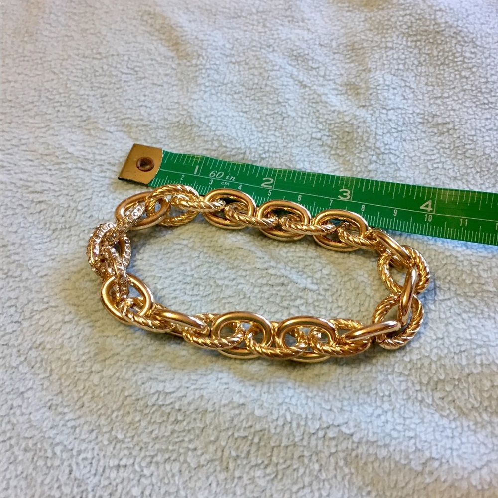 🎀 6 for $25. Goldtone bracelet.